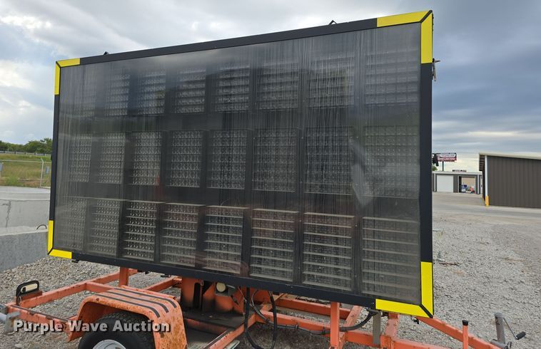 image for item DS4864 2001 Wanco Inc.  WTLMB-S-LLAMP message board trailer