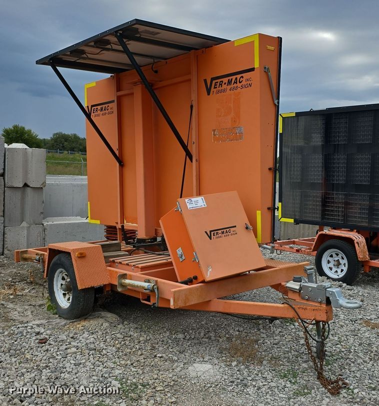 image for item DS4865 2002 Ver-Mac Inc. PCMS 1210 message board trailer