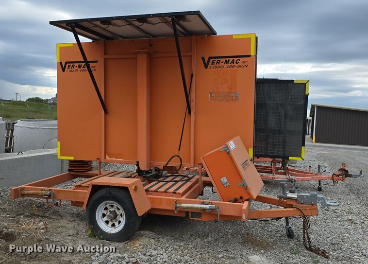 image for item DS4865 2002 Ver-Mac Inc. PCMS 1210 message board trailer