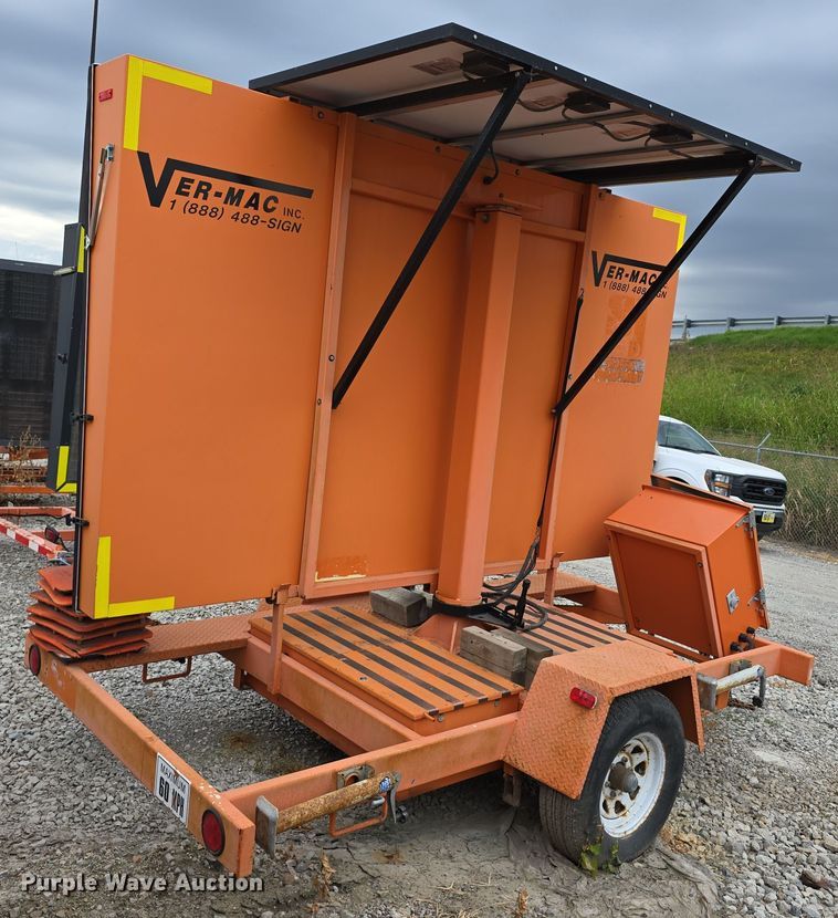 image for item DS4865 2002 Ver-Mac Inc. PCMS 1210 message board trailer