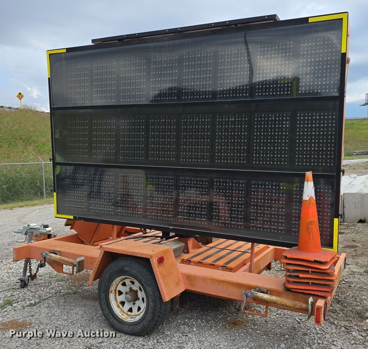 image for item DS4865 2002 Ver-Mac Inc. PCMS 1210 message board trailer