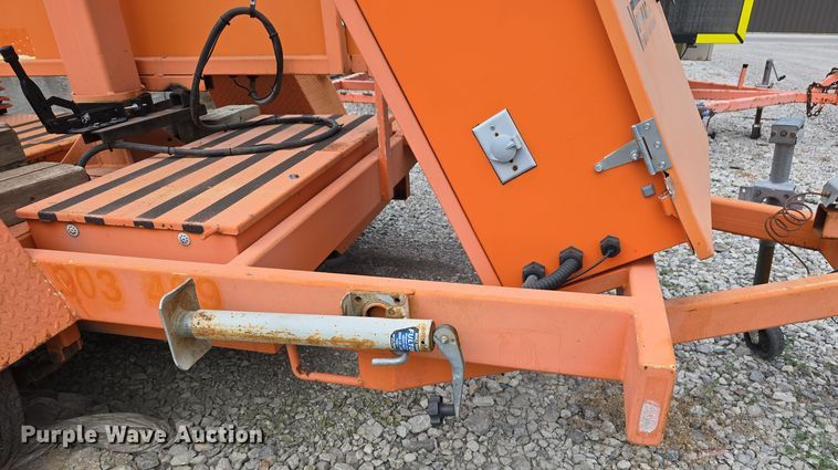 image for item DS4865 2002 Ver-Mac Inc. PCMS 1210 message board trailer