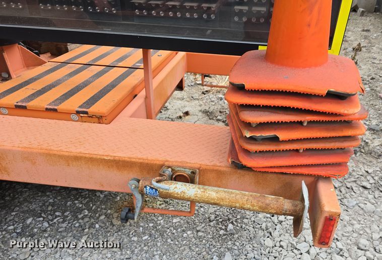 image for item DS4865 2002 Ver-Mac Inc. PCMS 1210 message board trailer