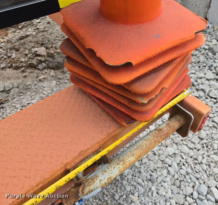 image for item DS4865 2002 Ver-Mac Inc. PCMS 1210 message board trailer