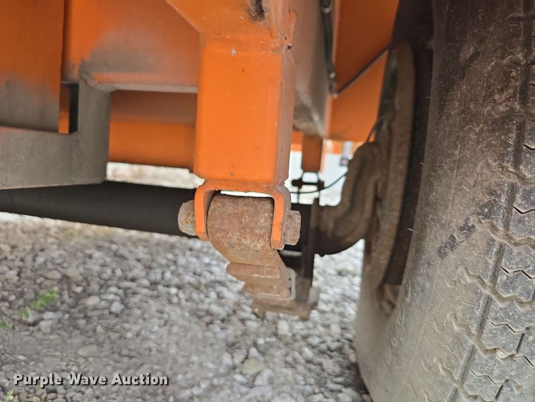 image for item DS4865 2002 Ver-Mac Inc. PCMS 1210 message board trailer