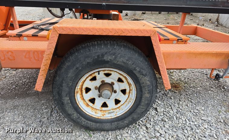 image for item DS4865 2002 Ver-Mac Inc. PCMS 1210 message board trailer