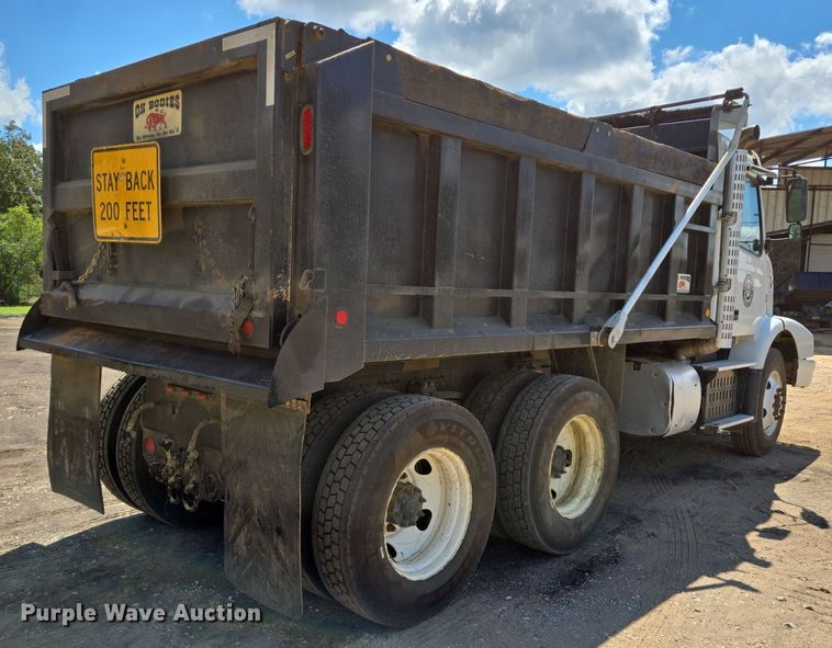 image for item DT5272 2016 Volvo VHD  dump truck