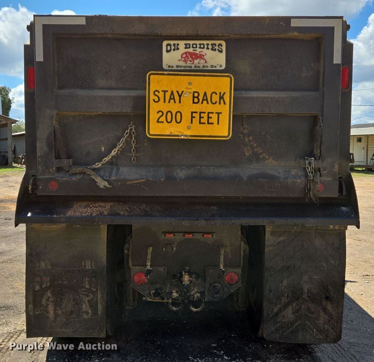 image for item DT5272 2016 Volvo VHD  dump truck