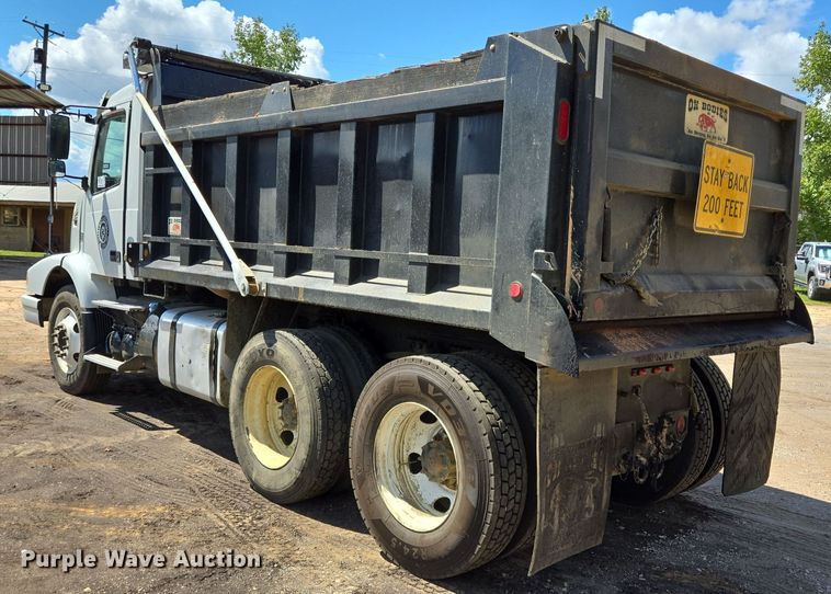 image for item DT5272 2016 Volvo VHD  dump truck