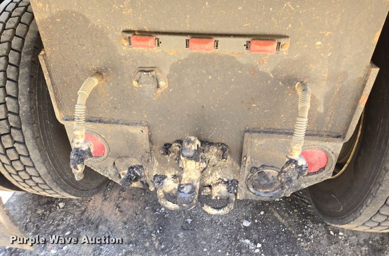 image for item DT5272 2016 Volvo VHD  dump truck