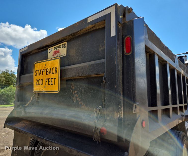 image for item DT5272 2016 Volvo VHD  dump truck