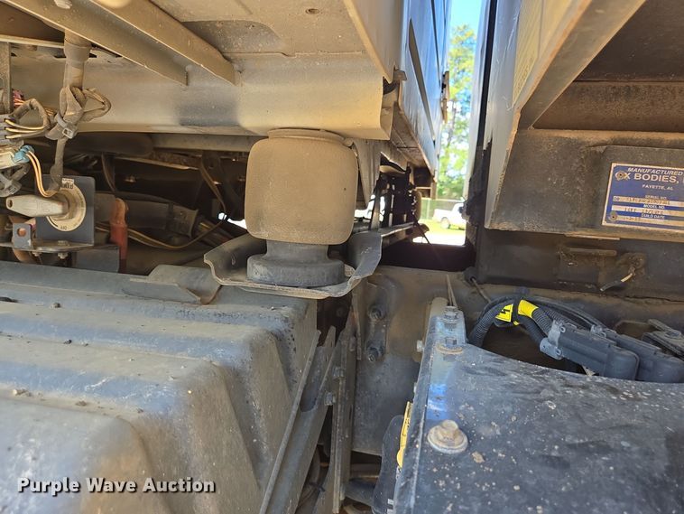 image for item DT5272 2016 Volvo VHD  dump truck