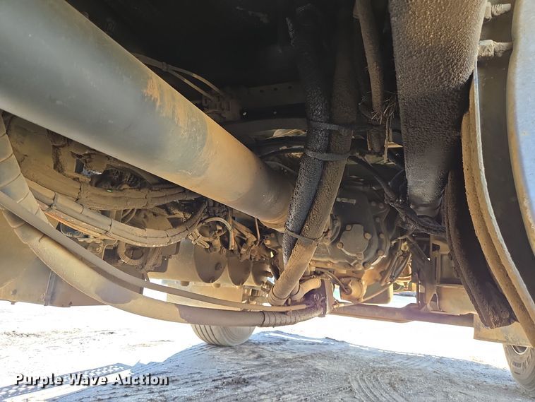 image for item DT5272 2016 Volvo VHD  dump truck