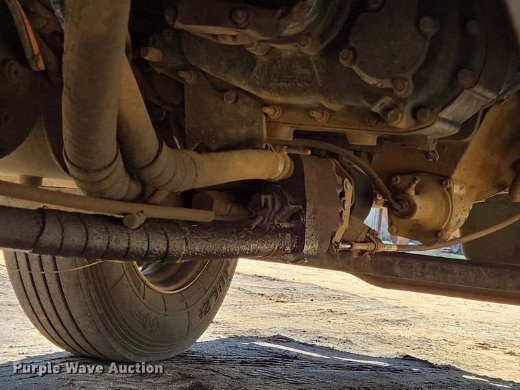 image for item DT5272 2016 Volvo VHD  dump truck