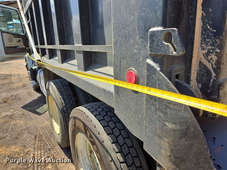 image for item DT5272 2016 Volvo VHD  dump truck