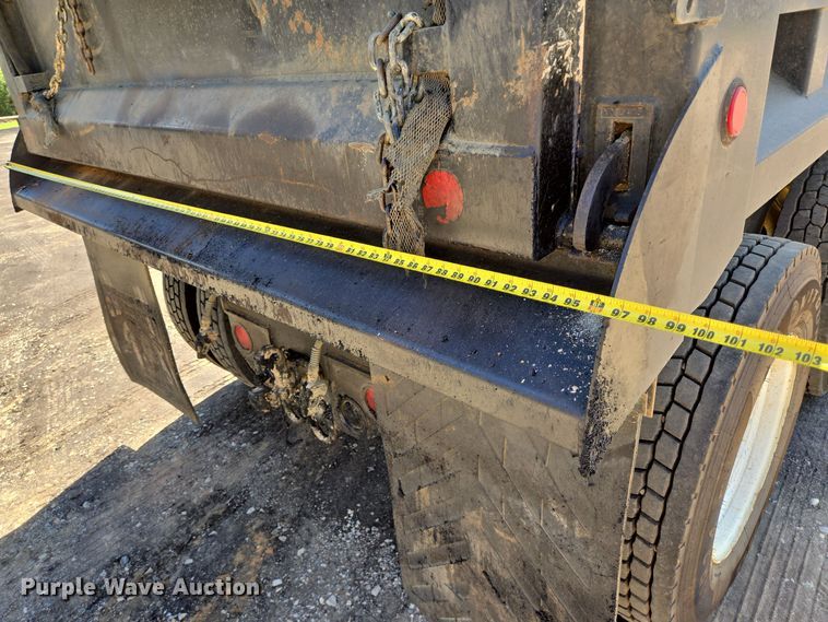 image for item DT5272 2016 Volvo VHD  dump truck