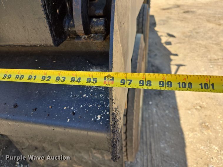 image for item DT5272 2016 Volvo VHD  dump truck