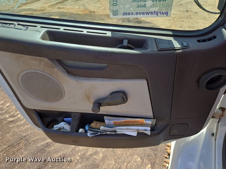 image for item DT5272 2016 Volvo VHD  dump truck