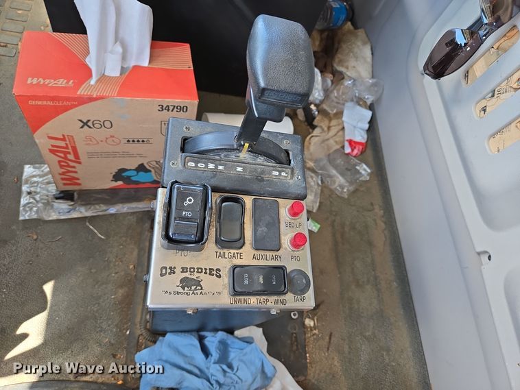 image for item DT5272 2016 Volvo VHD  dump truck