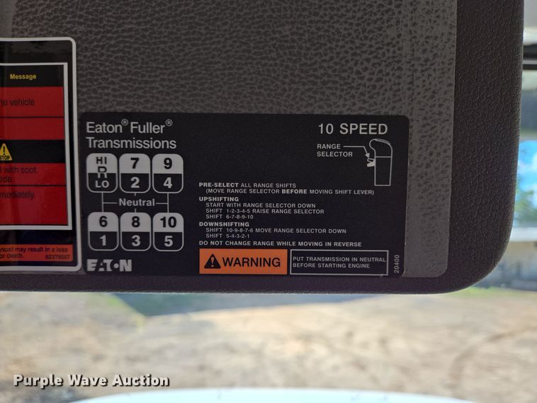 image for item DT5272 2016 Volvo VHD  dump truck