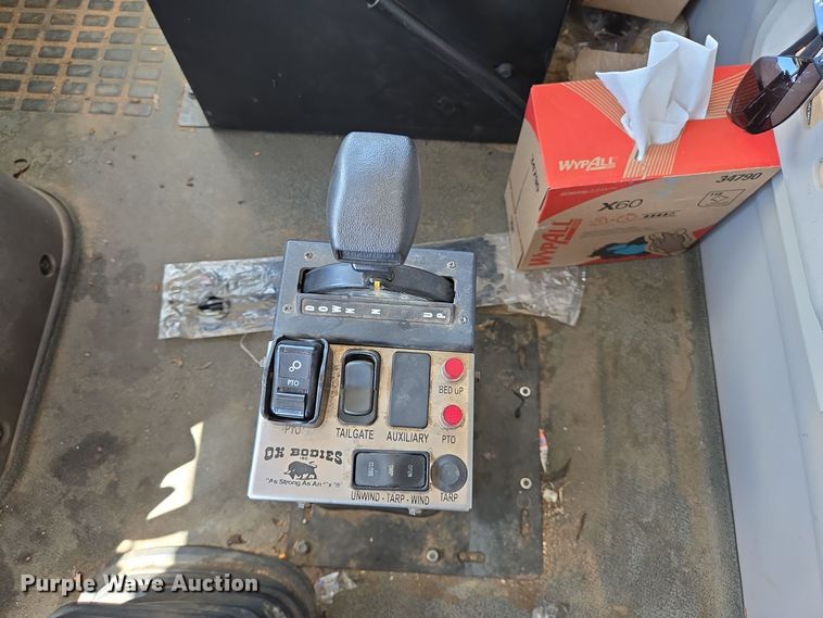 image for item DT5272 2016 Volvo VHD  dump truck