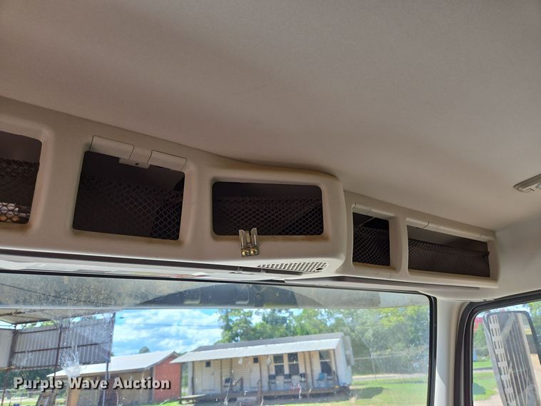 image for item DT5272 2016 Volvo VHD  dump truck