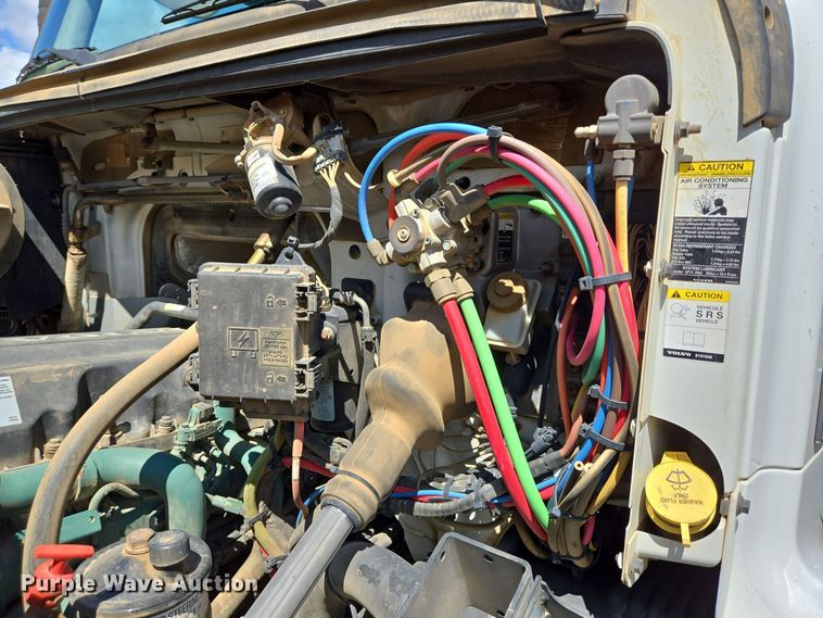 image for item DT5272 2016 Volvo VHD  dump truck