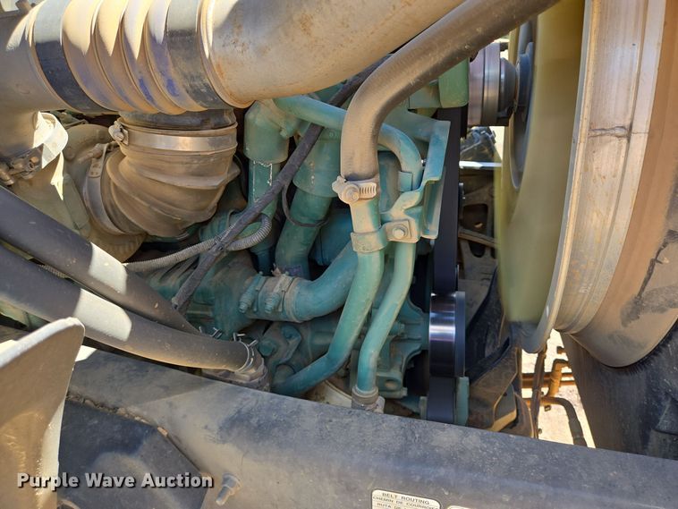 image for item DT5272 2016 Volvo VHD  dump truck