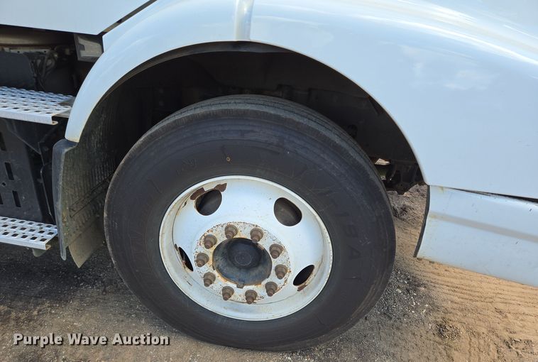 image for item DT5272 2016 Volvo VHD  dump truck