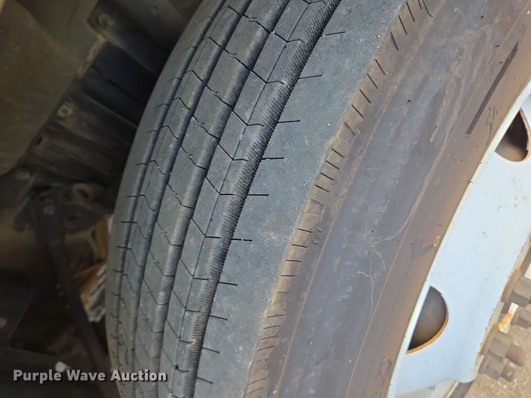 image for item DT5272 2016 Volvo VHD  dump truck