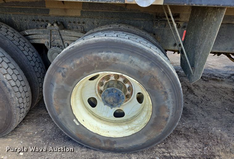 image for item DT5272 2016 Volvo VHD  dump truck