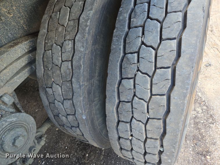 image for item DT5272 2016 Volvo VHD  dump truck