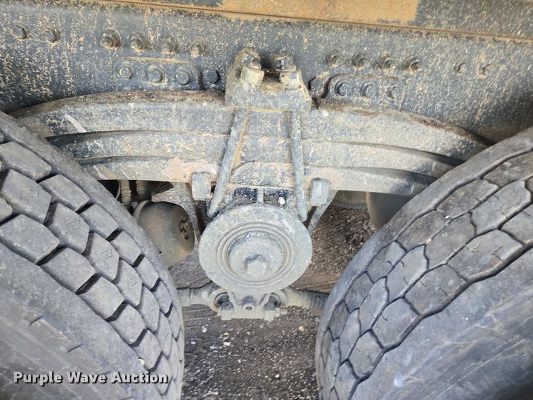 image for item DT5272 2016 Volvo VHD  dump truck