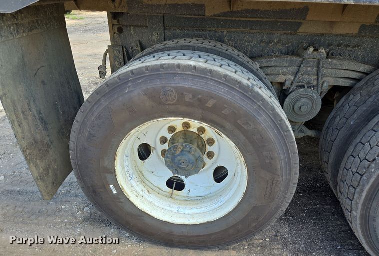 image for item DT5272 2016 Volvo VHD  dump truck