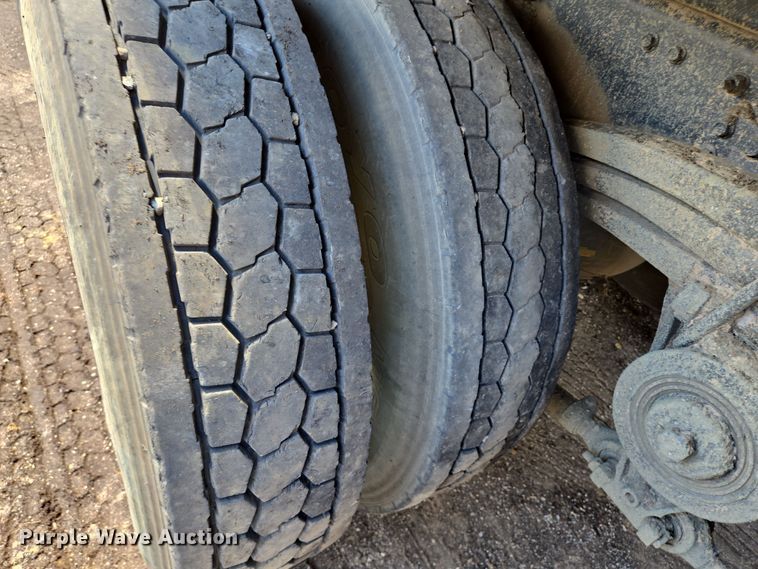 image for item DT5272 2016 Volvo VHD  dump truck