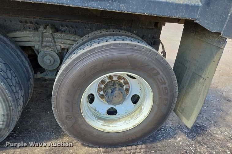 image for item DT5272 2016 Volvo VHD  dump truck