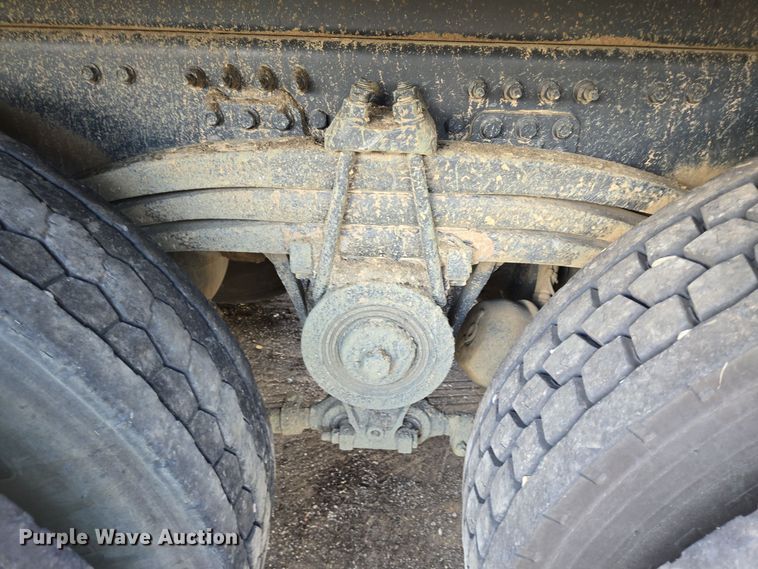 image for item DT5272 2016 Volvo VHD  dump truck