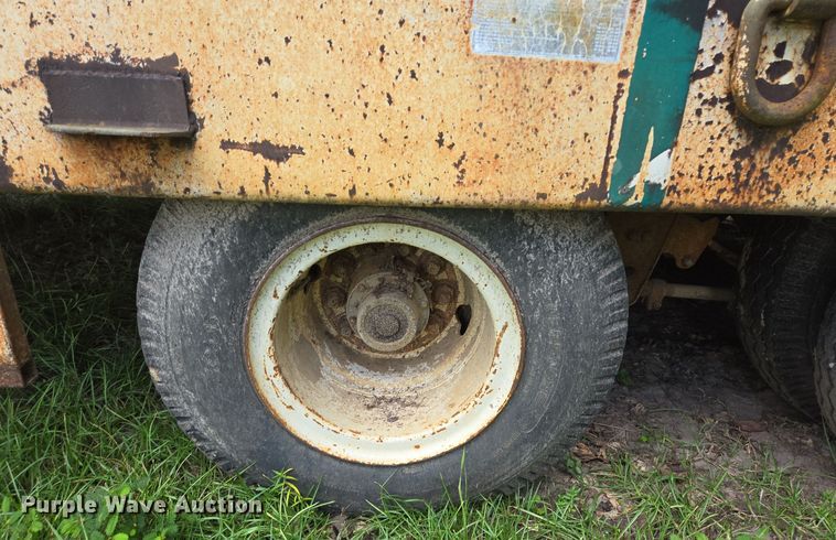 image for item DT5275 1985 Eagle tilt deck equipment trailer