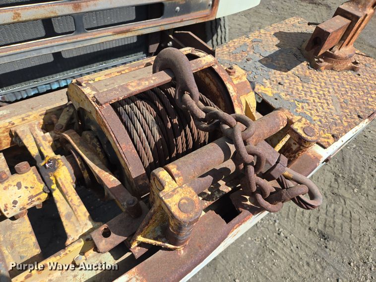 image for item DT5276 1984 International digger derrick truck