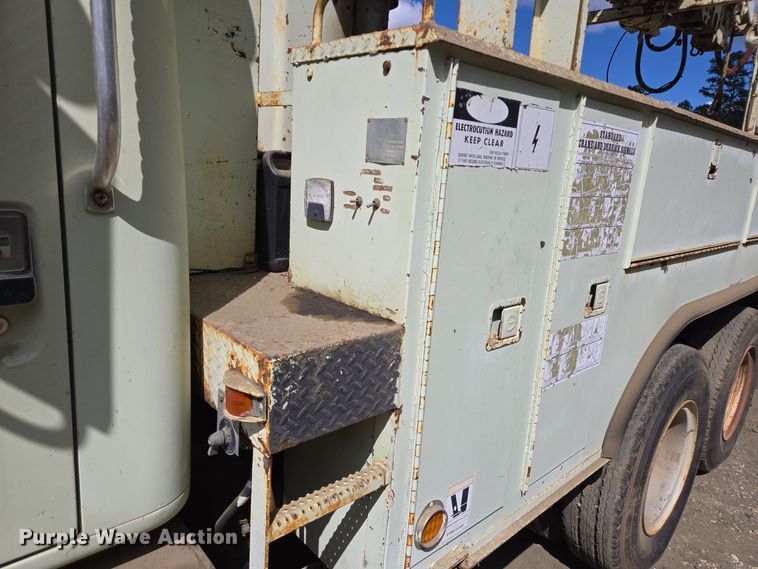 image for item DT5276 1984 International digger derrick truck