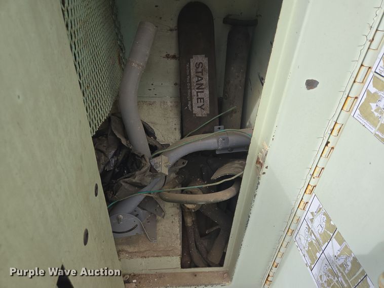 image for item DT5276 1984 International digger derrick truck