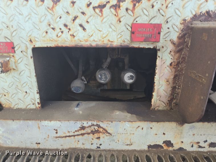 image for item DT5276 1984 International digger derrick truck