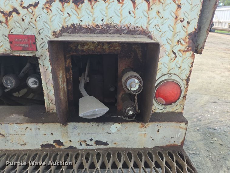 image for item DT5276 1984 International digger derrick truck