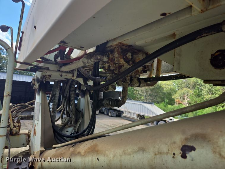 image for item DT5276 1984 International digger derrick truck