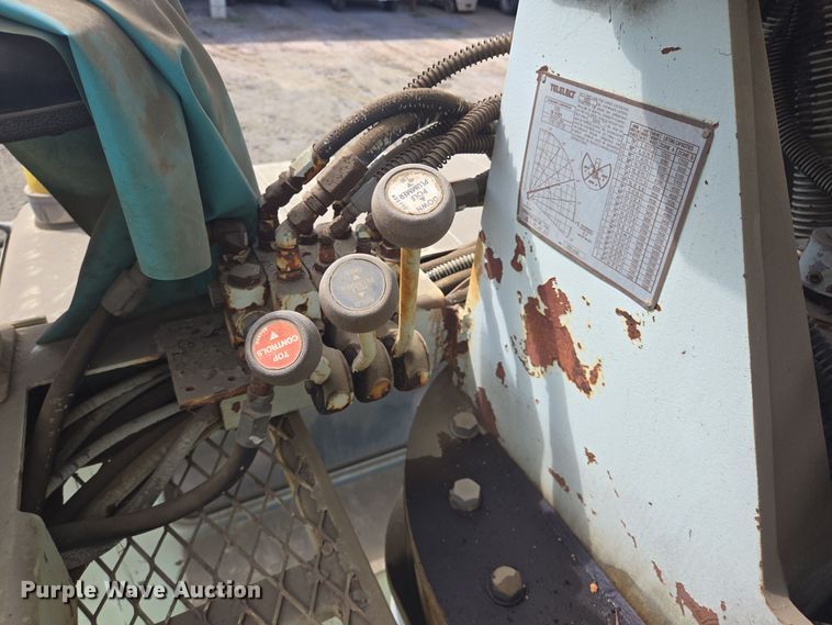 image for item DT5276 1984 International digger derrick truck