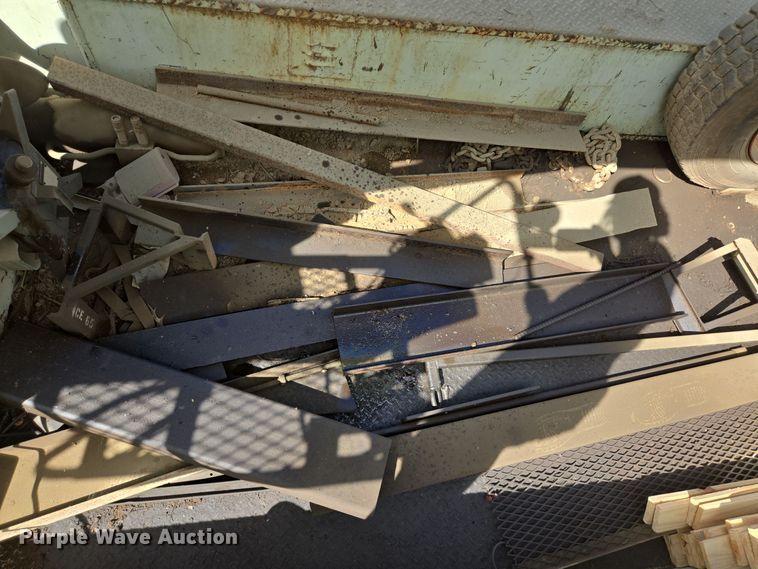 image for item DT5276 1984 International digger derrick truck