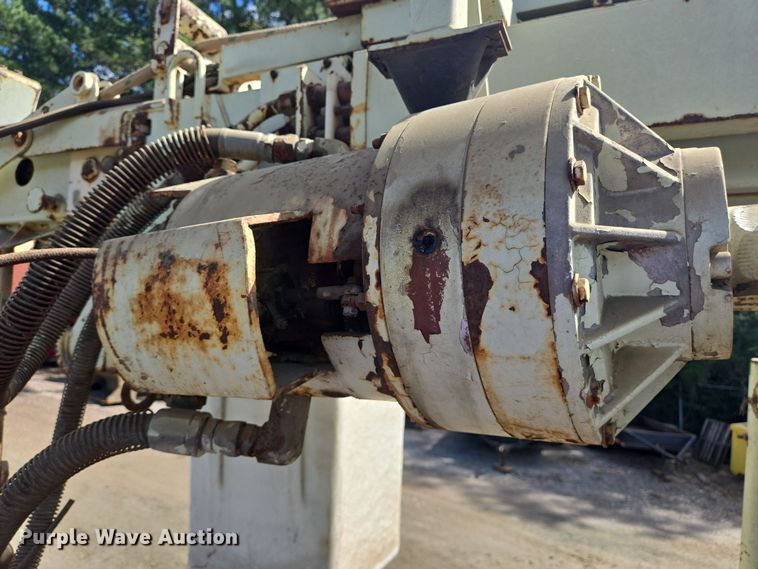 image for item DT5276 1984 International digger derrick truck