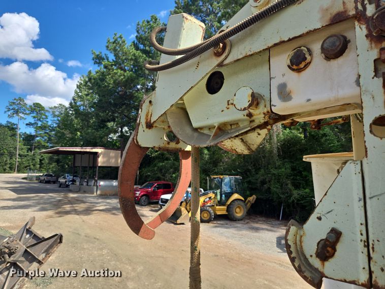 image for item DT5276 1984 International digger derrick truck