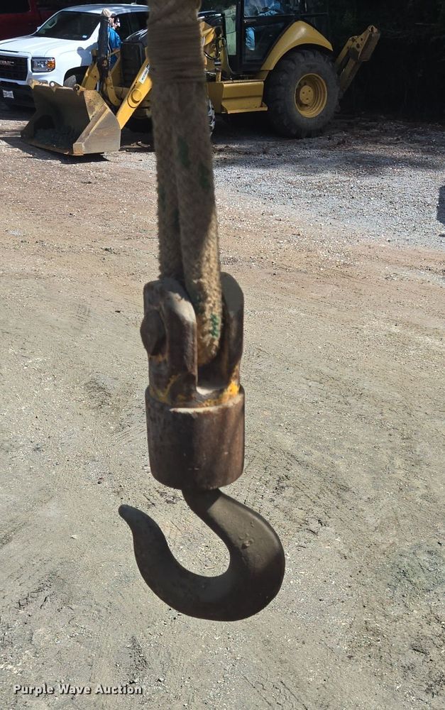 image for item DT5276 1984 International digger derrick truck