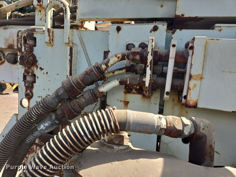 image for item DT5276 1984 International digger derrick truck